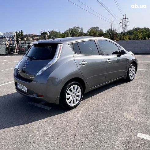 Nissan Leaf 2015 серебристый - фото 6