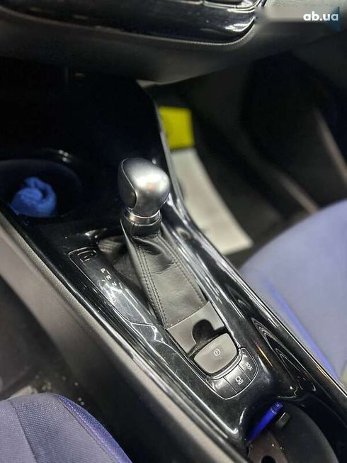 Toyota C-HR 2016 - фото 13