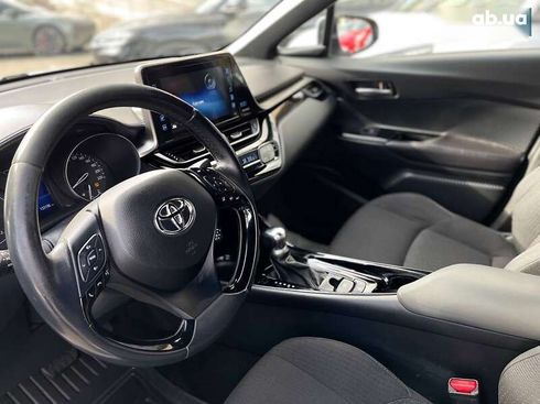 Toyota C-HR 2019 - фото 30