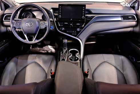 Toyota Camry 2021 белый - фото 7