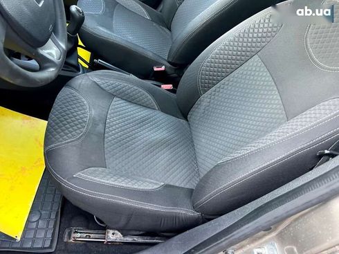 Renault Logan 2015 - фото 18
