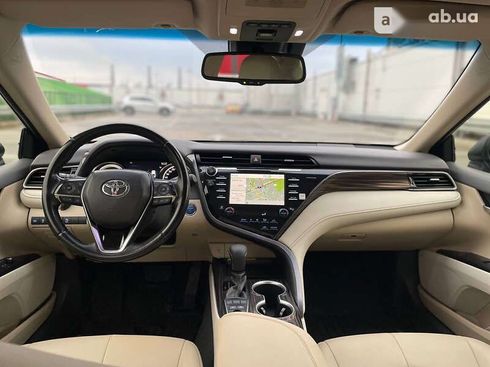 Toyota Camry 2020 - фото 12