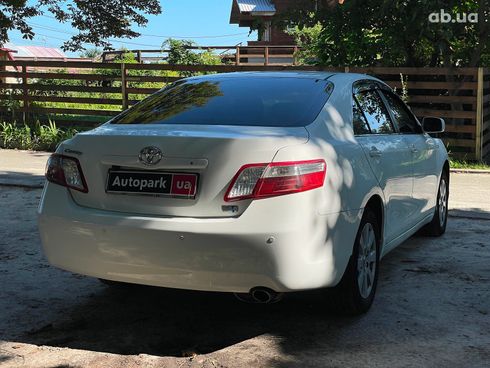 Toyota Camry 2008 белый - фото 9