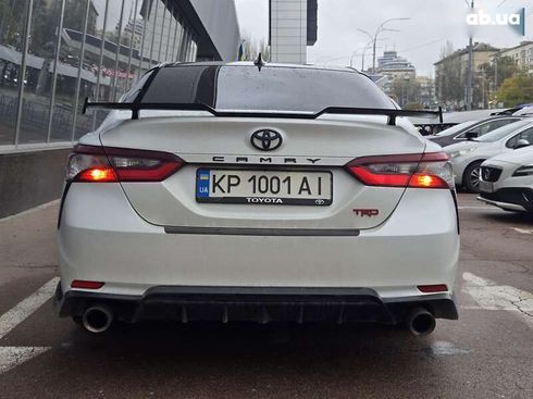 Toyota Camry 2021 - фото 6