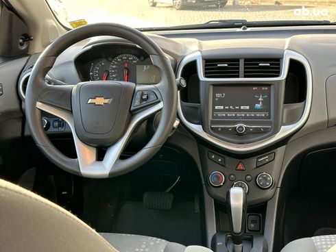 Chevrolet Sonic 2017 серый - фото 24