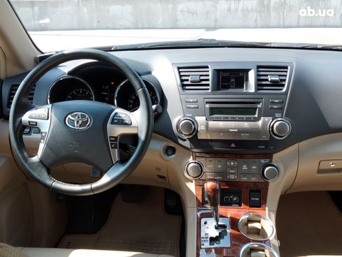 Toyota Highlander 2012 красный - фото 9