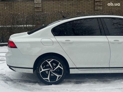 Volkswagen Passat 2021 белый - фото 7