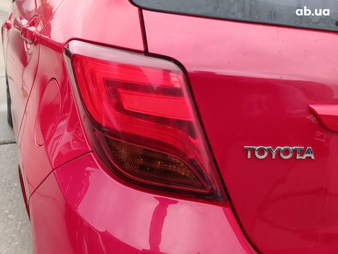 Toyota Yaris 2015 красный - фото 10