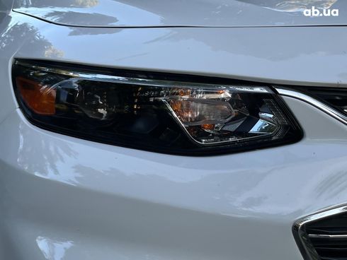 Chevrolet Malibu 2017 белый - фото 4