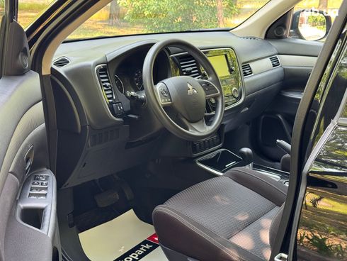 Mitsubishi Outlander 2018 черный - фото 12