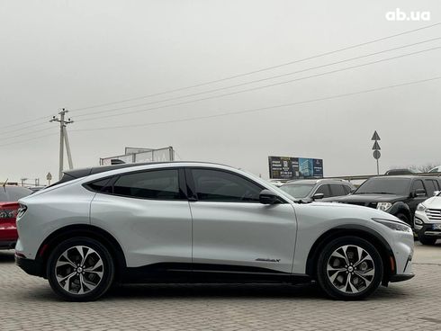 Ford Mustang Mach-E 2022 белый - фото 9