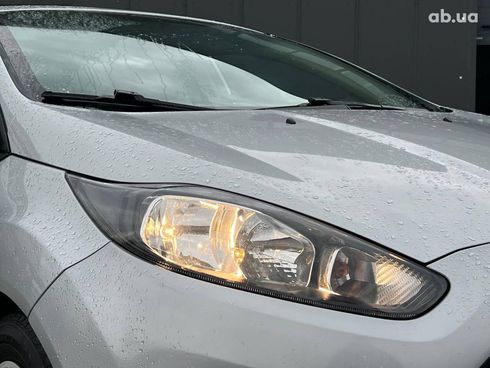 Ford Fiesta 2015 серый - фото 35