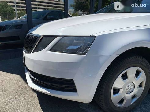 Skoda Octavia 2019 - фото 10