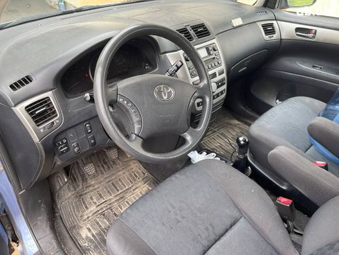 Toyota Avensis Verso 2003 голубой - фото 6