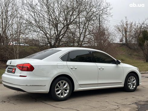 Volkswagen Passat 2016 белый - фото 11