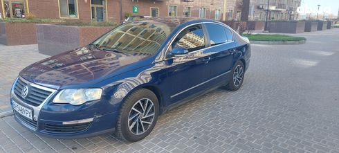 Volkswagen Passat 2005 синий - фото 4