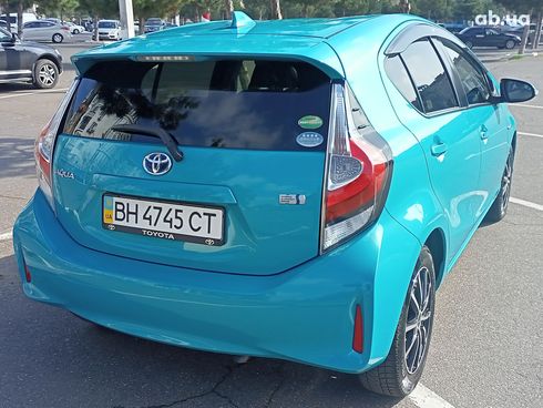 Toyota Prius 2019 голубой - фото 3