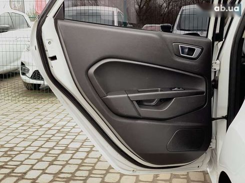 Ford Fiesta 2015 - фото 26