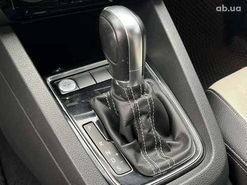 Volkswagen Jetta 2016 серый - фото 36