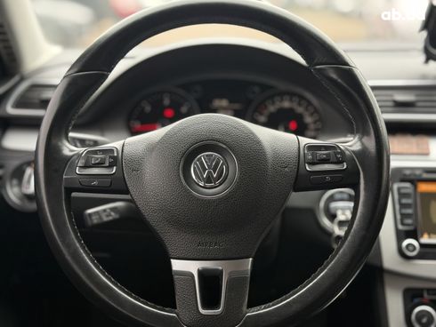 Volkswagen Passat 2011 белый - фото 10