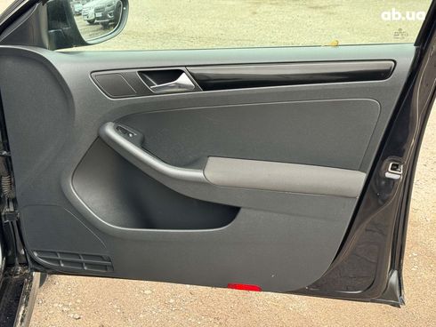 Volkswagen Jetta 2011 черный - фото 23