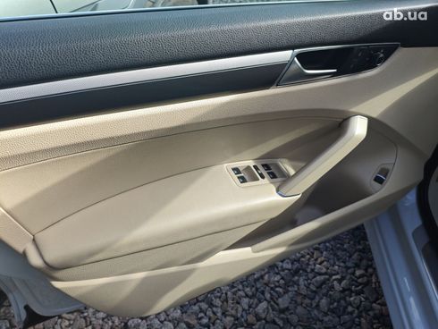 Volkswagen Passat 2016 белый - фото 10