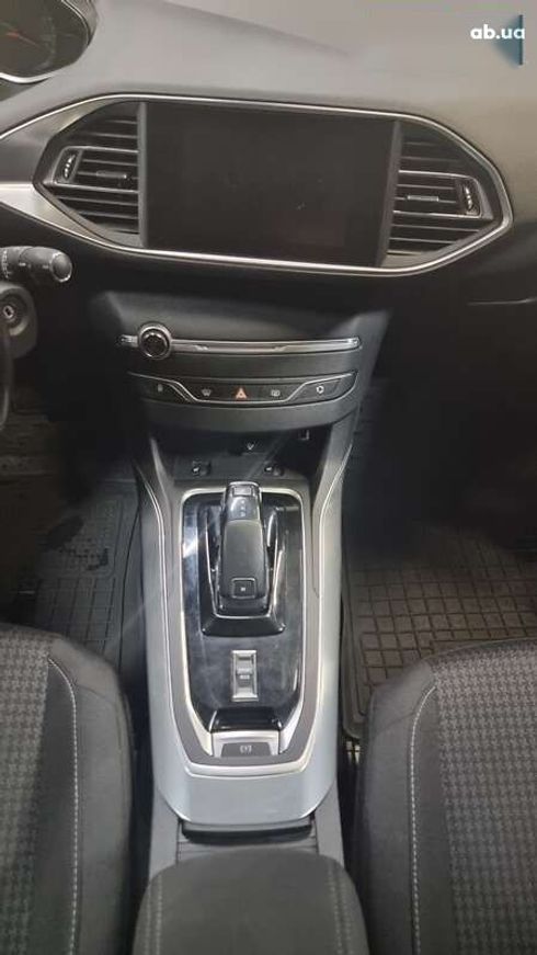 Peugeot 308 2020 - фото 8