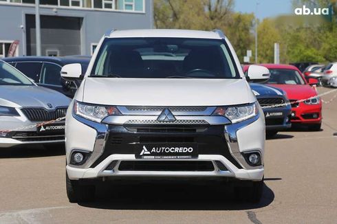 Mitsubishi Outlander 2017 - фото 2