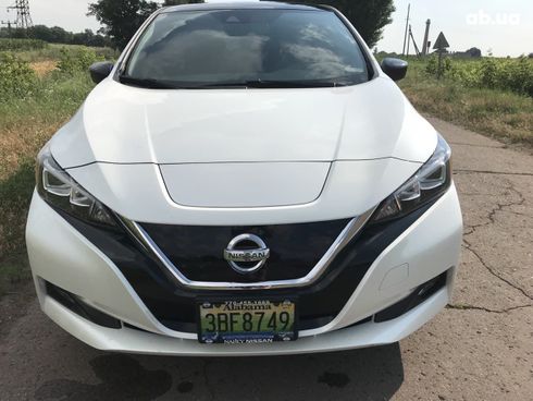 Nissan Leaf 2018 белый - фото 7