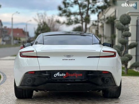 Aston Martin DB11 2018 - фото 19