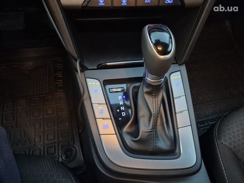 Hyundai Elantra 2016 серый - фото 17