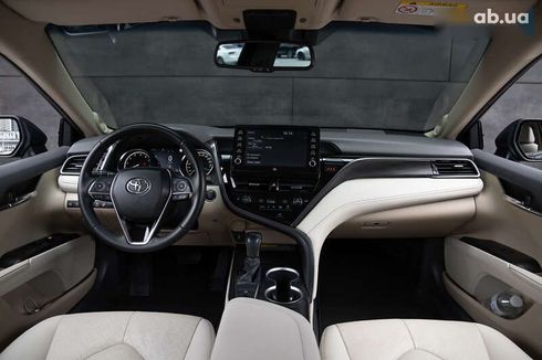 Toyota Camry 2021 - фото 12