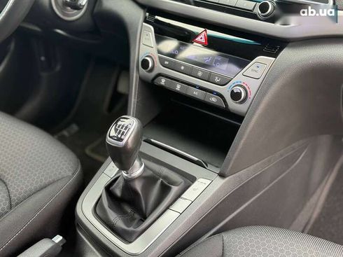 Hyundai Elantra 2017 - фото 21