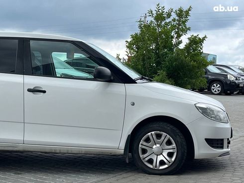 Skoda Fabia 2014 белый - фото 10