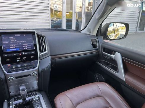 Toyota Land Cruiser 2019 - фото 18