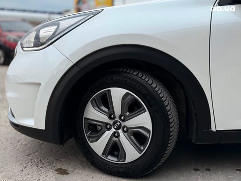 Kia Niro 2019 белый - фото 6
