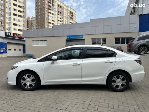 Honda Civic 2015 белый - фото 10