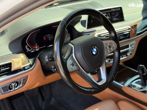 BMW 7 серия 2019 белый - фото 31