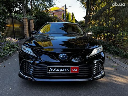 Toyota Camry 2022 черный - фото 2