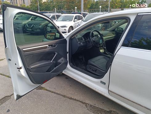 Volkswagen Passat 2015 белый - фото 19