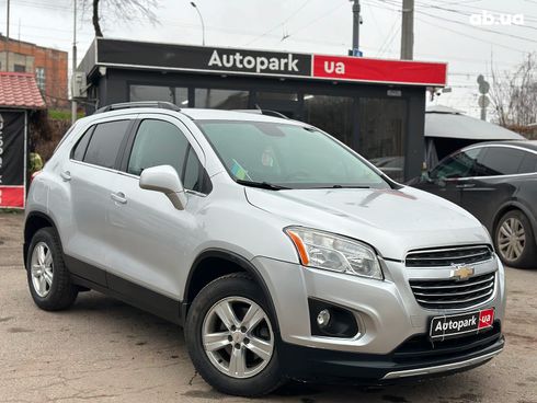 Chevrolet Trax 2016 серый - фото 10
