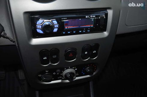 Dacia Sandero 2011 - фото 28