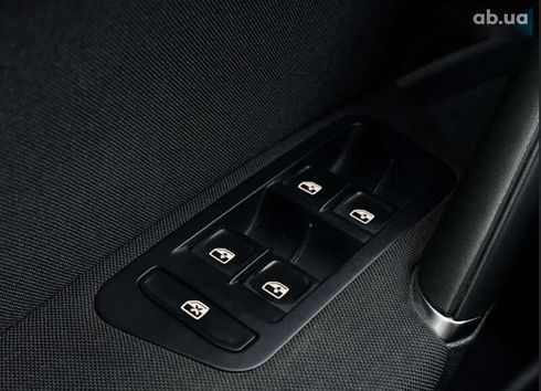 Volkswagen e-Golf 2020 - фото 7