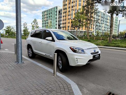 Toyota RAV4 2013 - фото 25