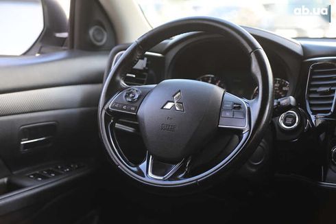 Mitsubishi Outlander 2016 - фото 12