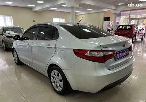 Kia Rio 2012 серебристый - фото 4