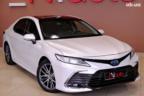 Toyota Camry 2021 белый - фото 4
