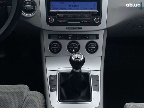 Volkswagen Passat 2010 - фото 16