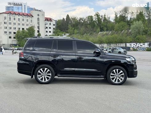 Toyota Land Cruiser 2017 - фото 8