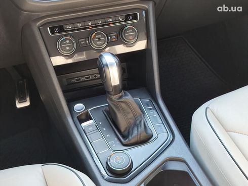 Volkswagen Tiguan 2020 серый - фото 42